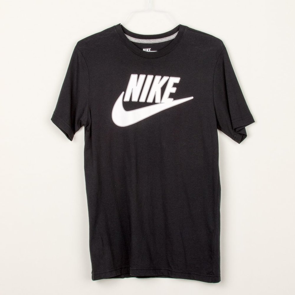 NIKE Black & White Regular Fit T-Shirt